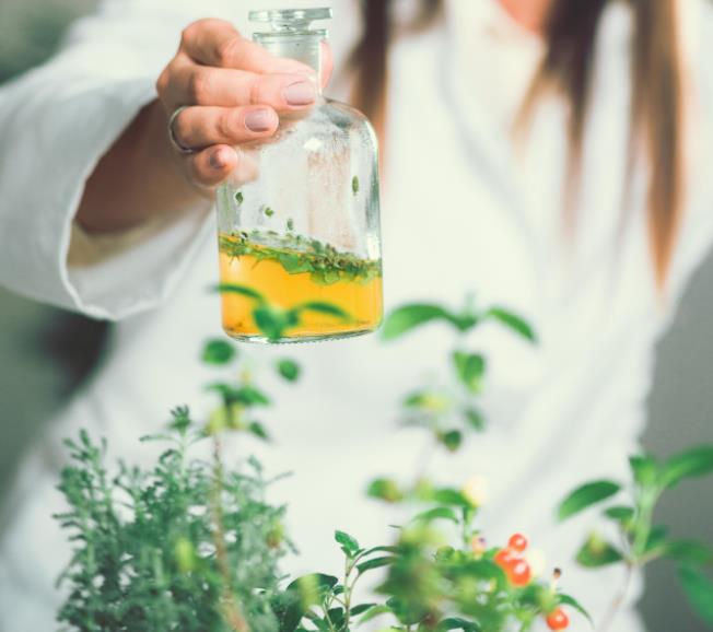 在化妆品行业，究竟如何界定“植物原料”？